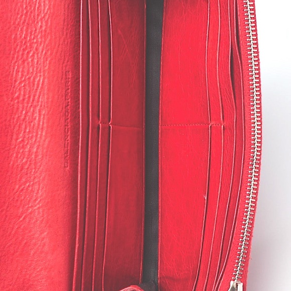 BALENCIAGA
Belenciaga folding Red Leather wallet. - Picture 2 of 2